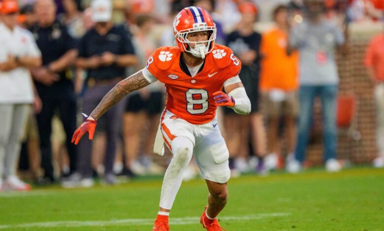 Falcons pair Terrell brothers in secondary after Avieon pick