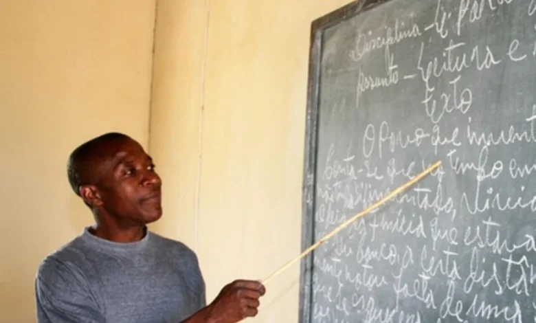 Crise da educação em Angola: escolas viram lojas