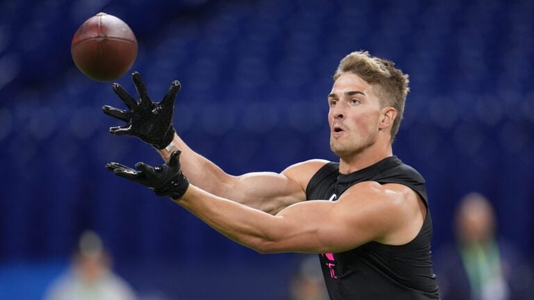 Patriots pick Notre Dame TE Eli Raridon in third round