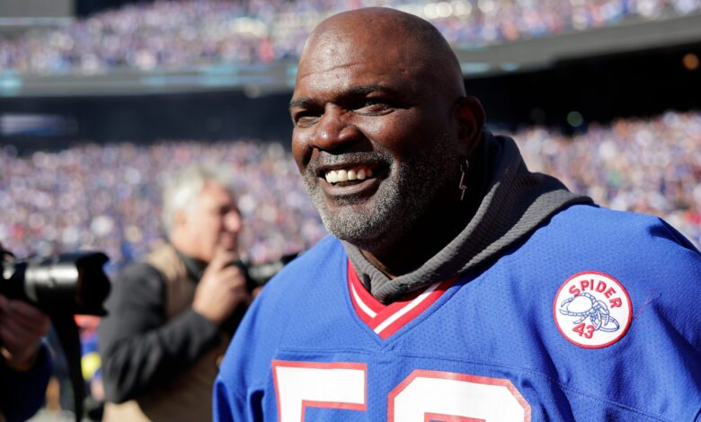 Lawrence Taylor Hospitalized With Stomach Issue, Giants Legend Improving