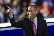 Jeffries’ M push for Florida seats targets DeSantis map fight