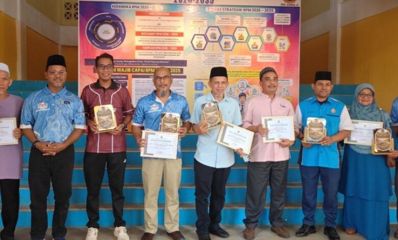SMK Felda Jengka 24 zahir penghargaan kepada wira SAR pelajar lemas
