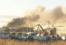 Incendie à Montréal-Est : fumée noire et perturbations près d’un centre de recyclage