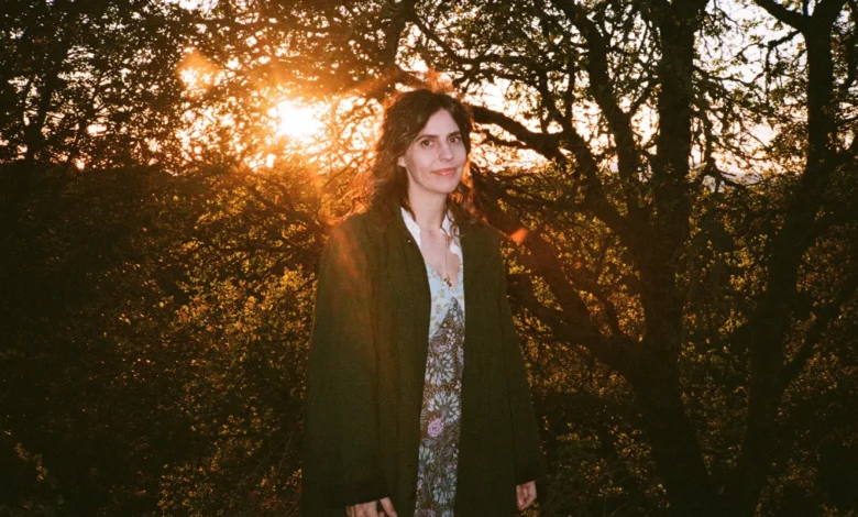 Jenny Gillespie Mason’s ‘Rungs of Love’ Bridges Folk, Yoga and Devotion