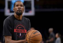 Rockets’ Kevin Durant waves goodbye to Ayton after ejection