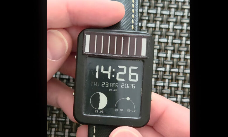LightInk open-source E-Ink smartwatch chases 40-day battery life