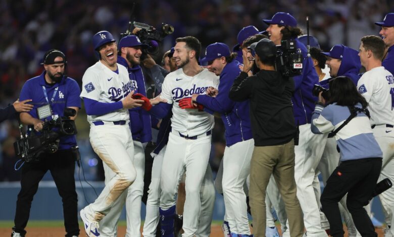 Tucker drives in winning runs as Dodgers rally past Marlins