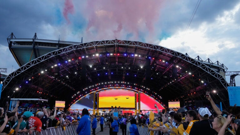 Patriots Draft Day in Pittsburgh: Fans Feel the Heat
