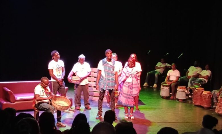 Manenge: De zoektocht naar identiteit in een veranderende wereld