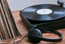 Where to Shop for Vinyl Records Online (2026): Discogs, Bandcamp, eBay