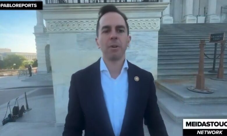 Menendez Pushes Back on Trump’s White House Ballroom After Shooting