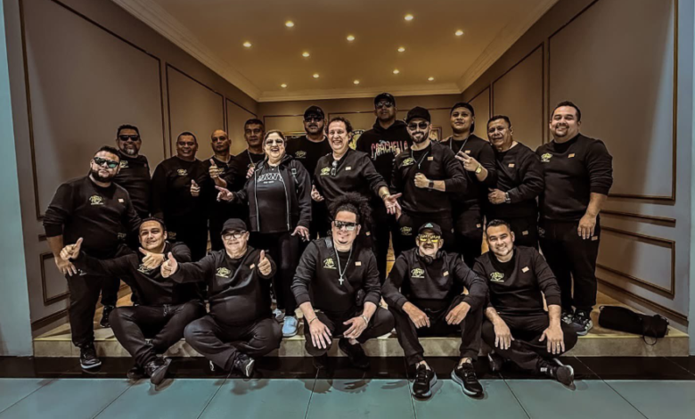 Hermanos Flores regresan a casa tras éxito en Coachella