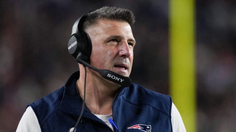 Patriots captains back Mike Vrabel amid Dianna Russini uproar