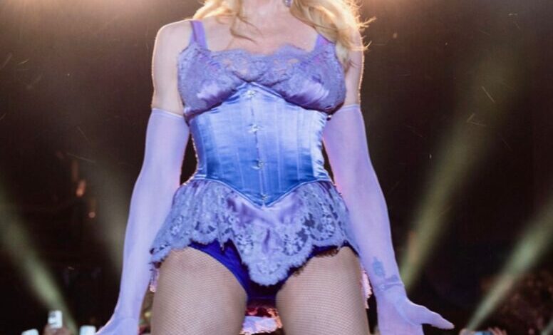 Madonna offers reward for missing stage costumes