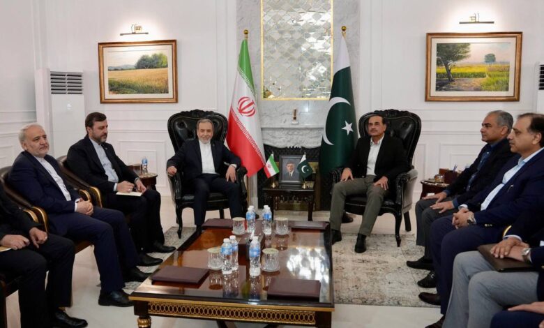 عباس عراقچی کی آرمی چیف سے ملاقات: خطے کی کشیدگی اور بالواسطہ مذاکرات زیر غور