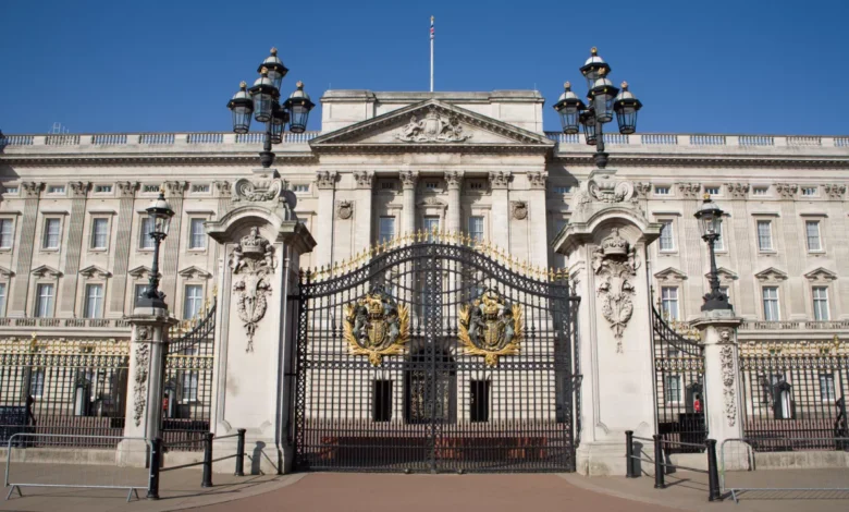 Kraljeva biografija Elizabete II.: Kdo bo razkril ozadje vladavine?