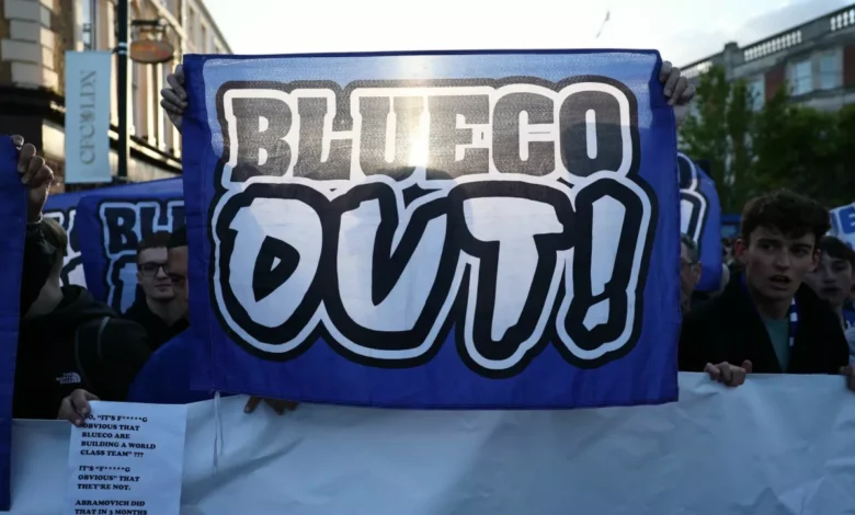 Navijači Chelseaja in Strasbourga v skupnem protestu proti BlueCo