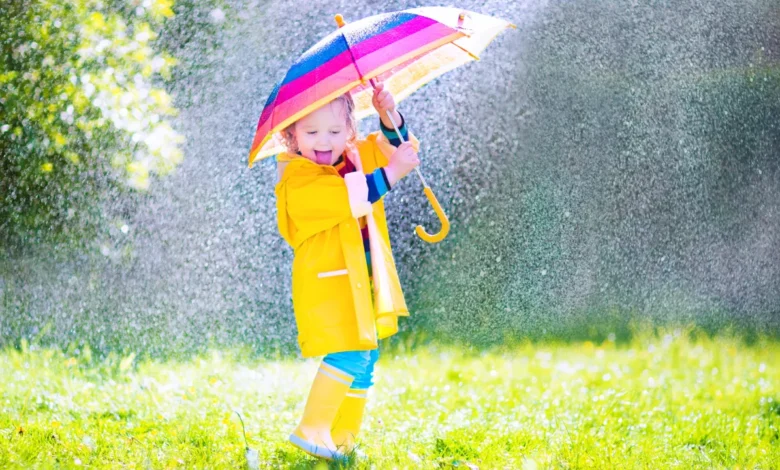 Nedeljska vremenska past: Zjutraj kratki rokavi, nato beg pred nevihtami