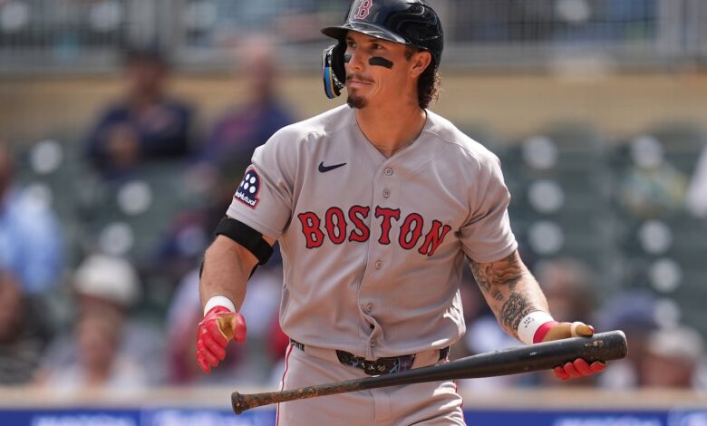 Red Sox hope Willson Contreras back soon after back tweak