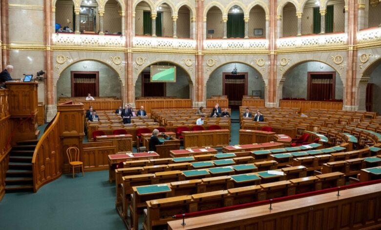 Váratlan távozások: három helyettes államtitkár mondott le