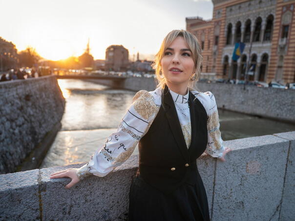 Alma Subašić objavila “Glasom iz sehara” – nova sevdalinka za savremeni život