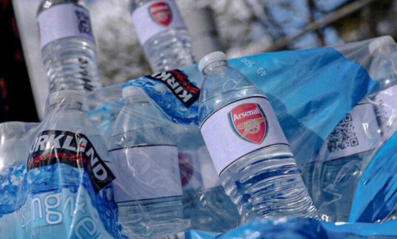 Οπαδοί της Σίτι πικάρουν την Άρσεναλ με «νερό… αποτυχίας»