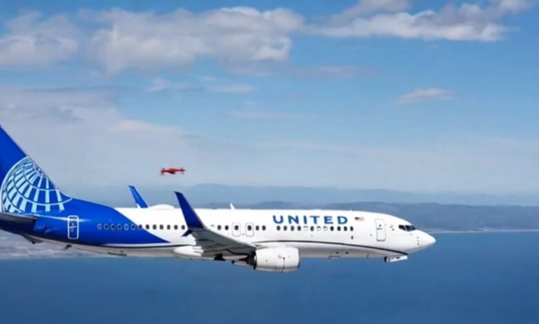 „Roșie și strălucitoare”: pilotul unui avion spune că ar fi lovit o dronă