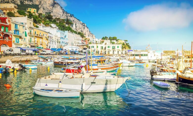 Pouliční prodejci na Capri: nové pravidlo a pokuty za obtěžování turistů