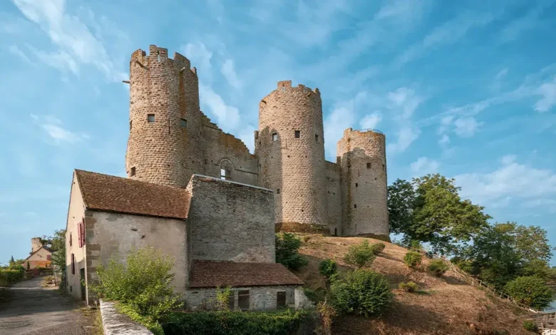 Bourbon-l’Archambault castle: history, views, and what to do