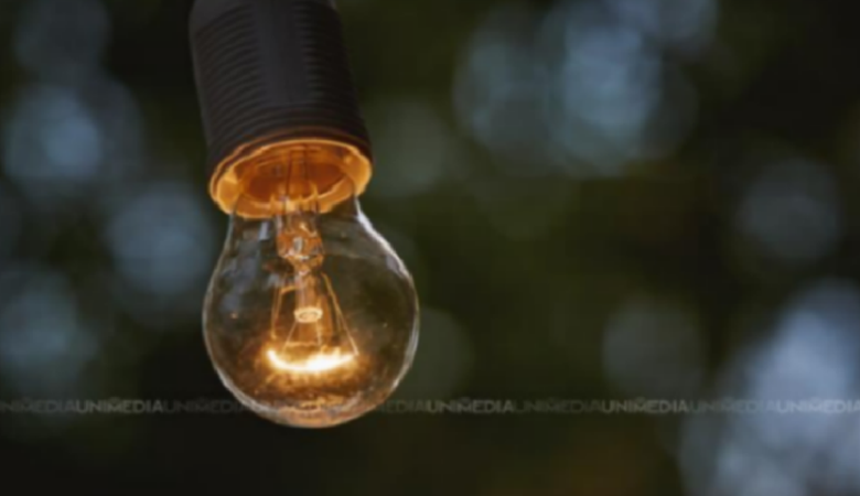 Vânt puternic în Moldova: Zeci de localități au rămas în beznă