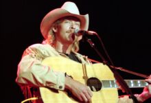 35 Years Ago, Alan Jackson Released a Song That Turned a Bar Gig Into a 3-Week No. 1