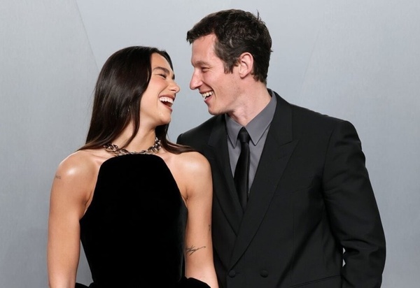 Dua Lipa y Callum Turner preparan una lujosa boda en Italia