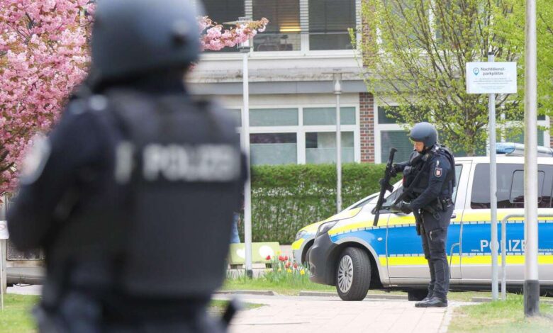 Polizeieinsatz in Pinneberg: Fahndung nach Schüssen an Klinik beendet