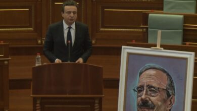 Kuvendi i Kosovës nderon Eliot Engel – zëri i lirisë për Kosovën