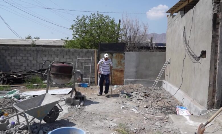 Хонаи умеди Насим Оқилов: пас аз гузориши Радиои Озодӣ хайрхоҳон шитофтанд