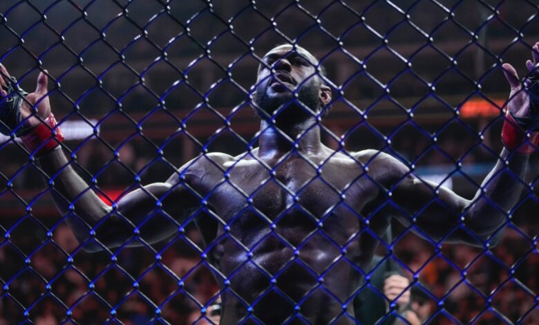 Aljamain Sterling uses veteran savvy to beat Youssef Zalal