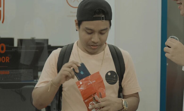 KitKat’s “Break Mode” turns a wrapper into a Faraday cage