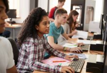 Feedback Bias? AI Adjusts Replies by Race and Gender, Research Finds