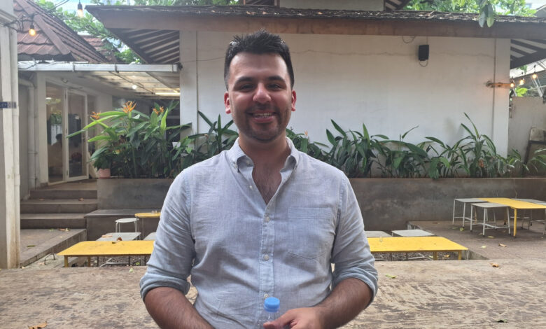 Fenomena Josh Holmes: Konser Intim yang Ludes Tanpa Dukungan Label