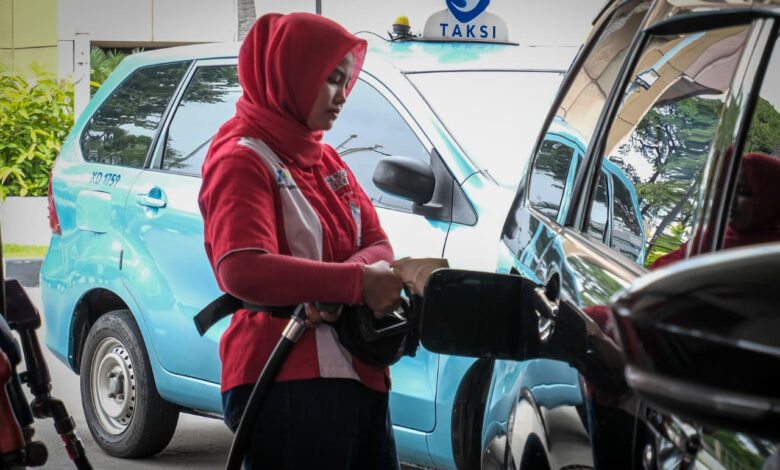 Dampak Kenaikan Harga BBM Nonsubsidi: Pemerintah Diminta Waspadai Fenomena Turun Kelas