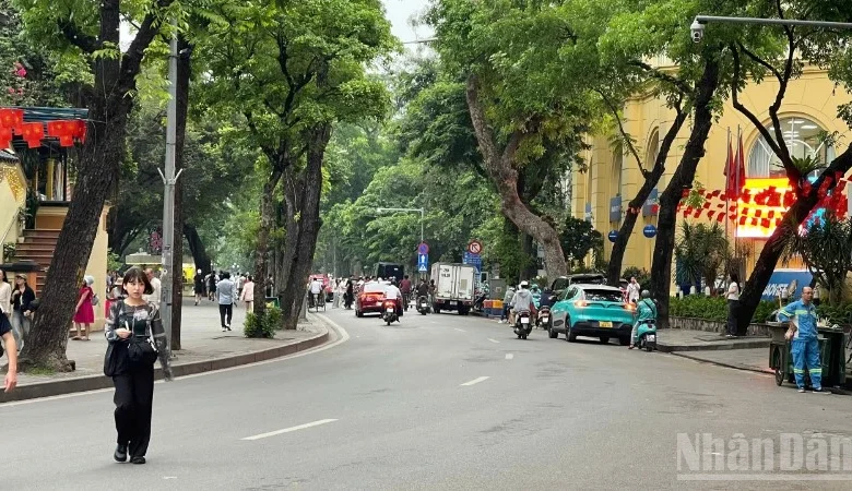 Người dân tích cực hưởng ứng thí điểm vùng phát thải thấp ở trung tâm Hà Nội