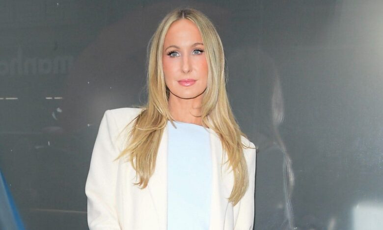 Wardrobe Mishap on Live TV: Nikki Glaser Turns Glitch Into a Perfect Comeback