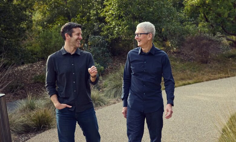 Apple’s new CEO: hardware brain, software test ahead
