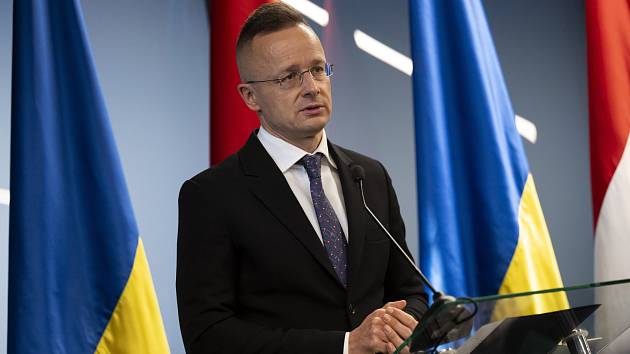 Záhadný let a ticho po bouři: Szijjártó po prohře Fideszu zmizel z radaru