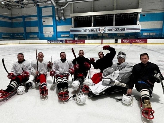 Ветераны СВО впервые провели открытую тренировку по следж-хоккею в Йошкар-Оле