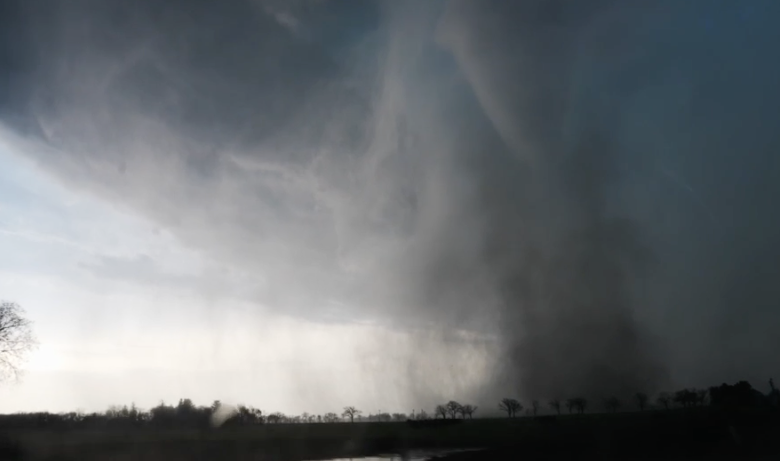 Tornado Outbreak Strikes Central US: Minnesota to Illinois