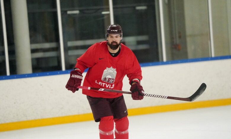 Latvijas hokeja izlase pasaules čempionātā dosies bez kapteiņa Daugaviņa