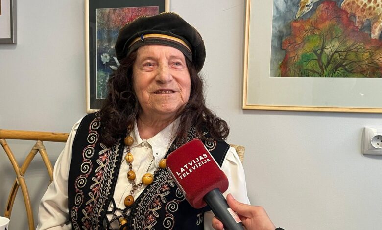 Dzejniece Eva Dortāne 90 gadu jubilejā: Mīlestība spēj kalnus pārcelt