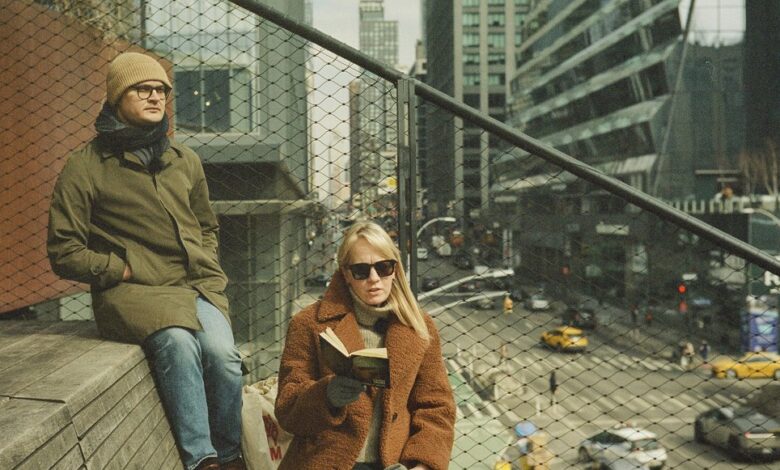 Pazudināt var arī dzīves mīlēšana: Laura Veipa «Literatūre» Elles ķēķī