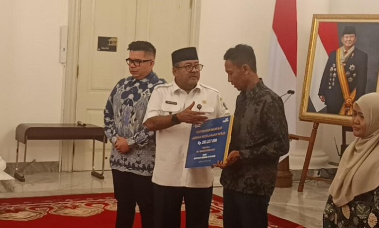 Taspen Serahkan Santunan Ratusan Juta bagi Keluarga Korban Kecelakaan Kereta